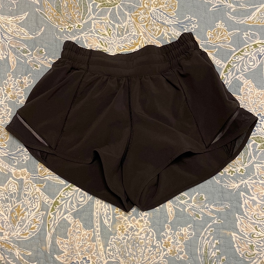 Lululemon Black Hotty Hots, 2.5 inseam, Size 2, Low-Rise